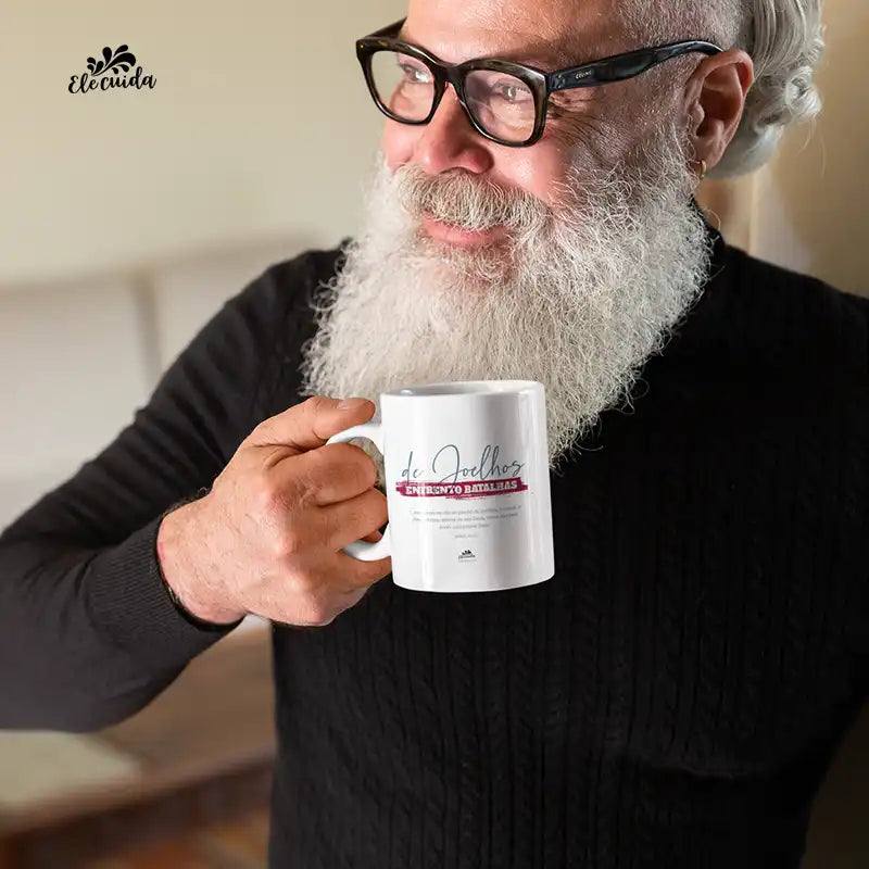 Caneca "De Joelhos, Enfrento Batalhas!"