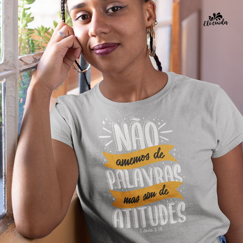 Camiseta Feminina "Não amemos de palavras, mas sim de atitudes"