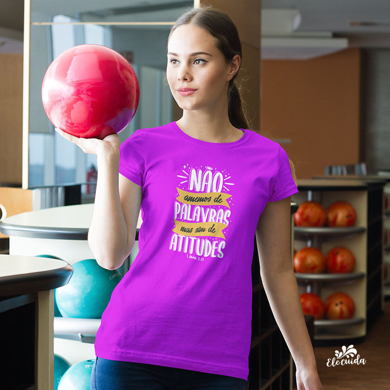 Camiseta Feminina "Não amemos de palavras, mas sim de atitudes"