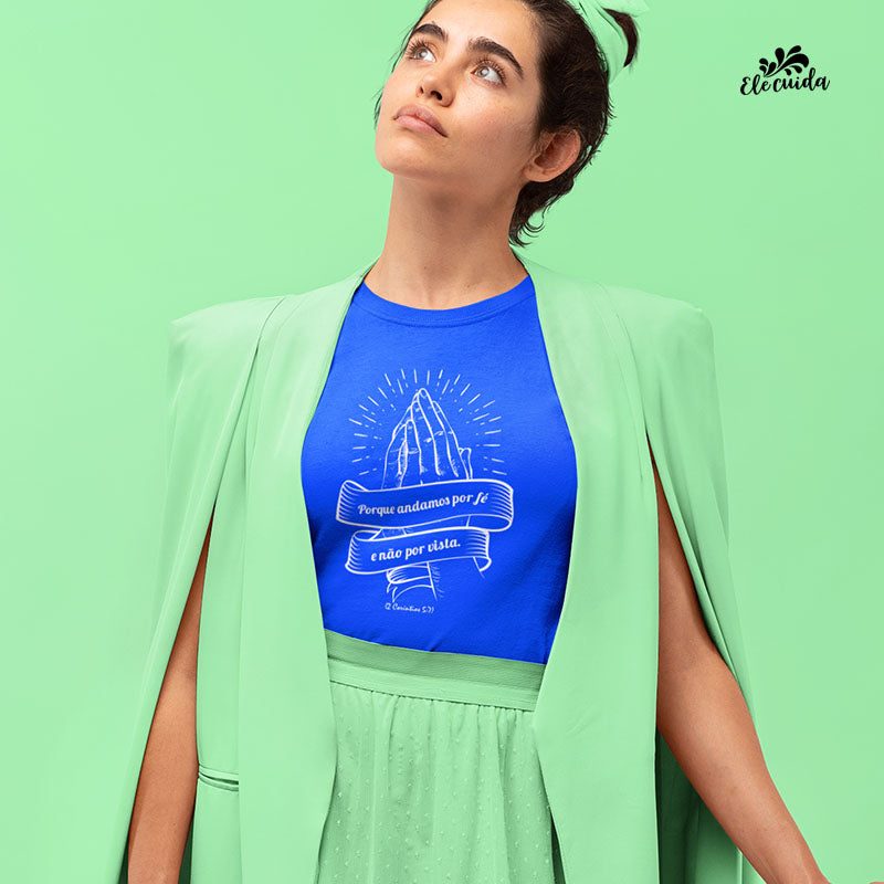 Camiseta Feminina "Andamos por fé e não por vista"