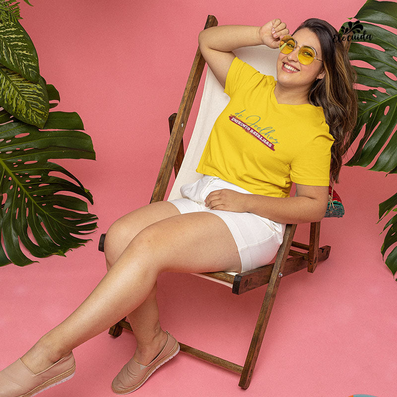 Camiseta Feminina "De Joelhos, Enfrento Batalhas!"