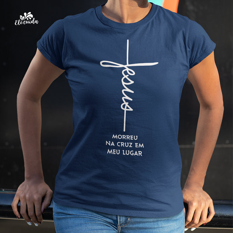 Camiseta Feminina "Jesus Morreu na cruz em meu lugar"