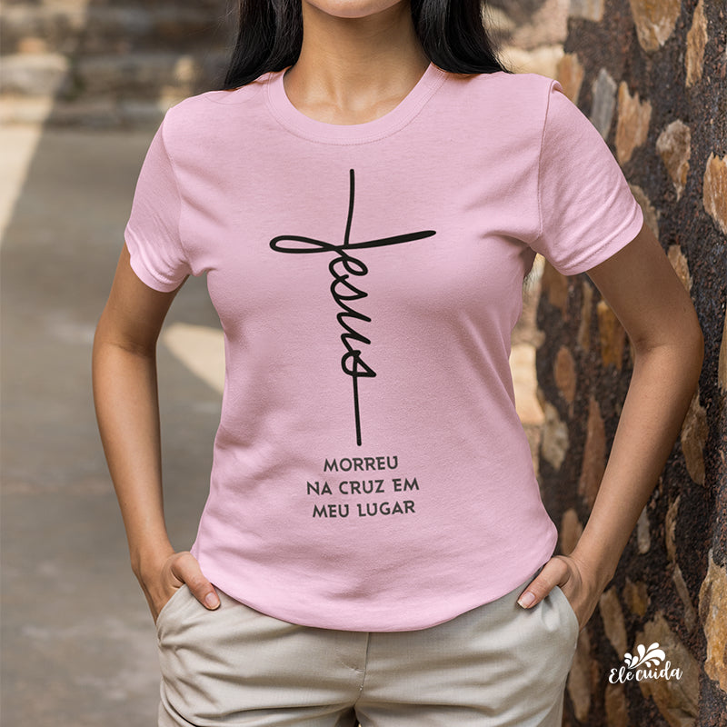 Camiseta Feminina "Jesus Morreu na cruz em meu lugar"