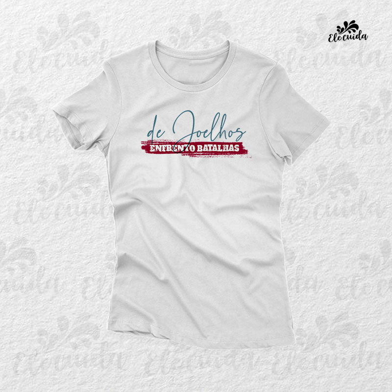 Camiseta Feminina "De Joelhos, Enfrento Batalhas!"